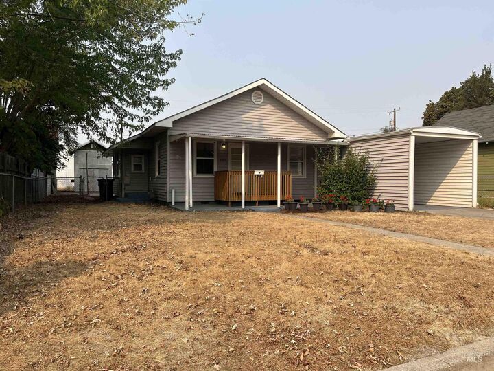 Property Photo:  628 3rd Street  WA 99403 