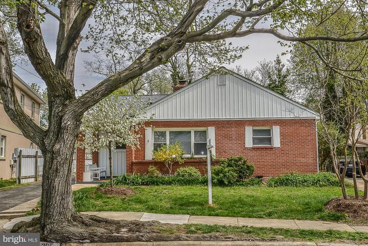 305 S Fenwick Street  Arlington VA 22204 photo