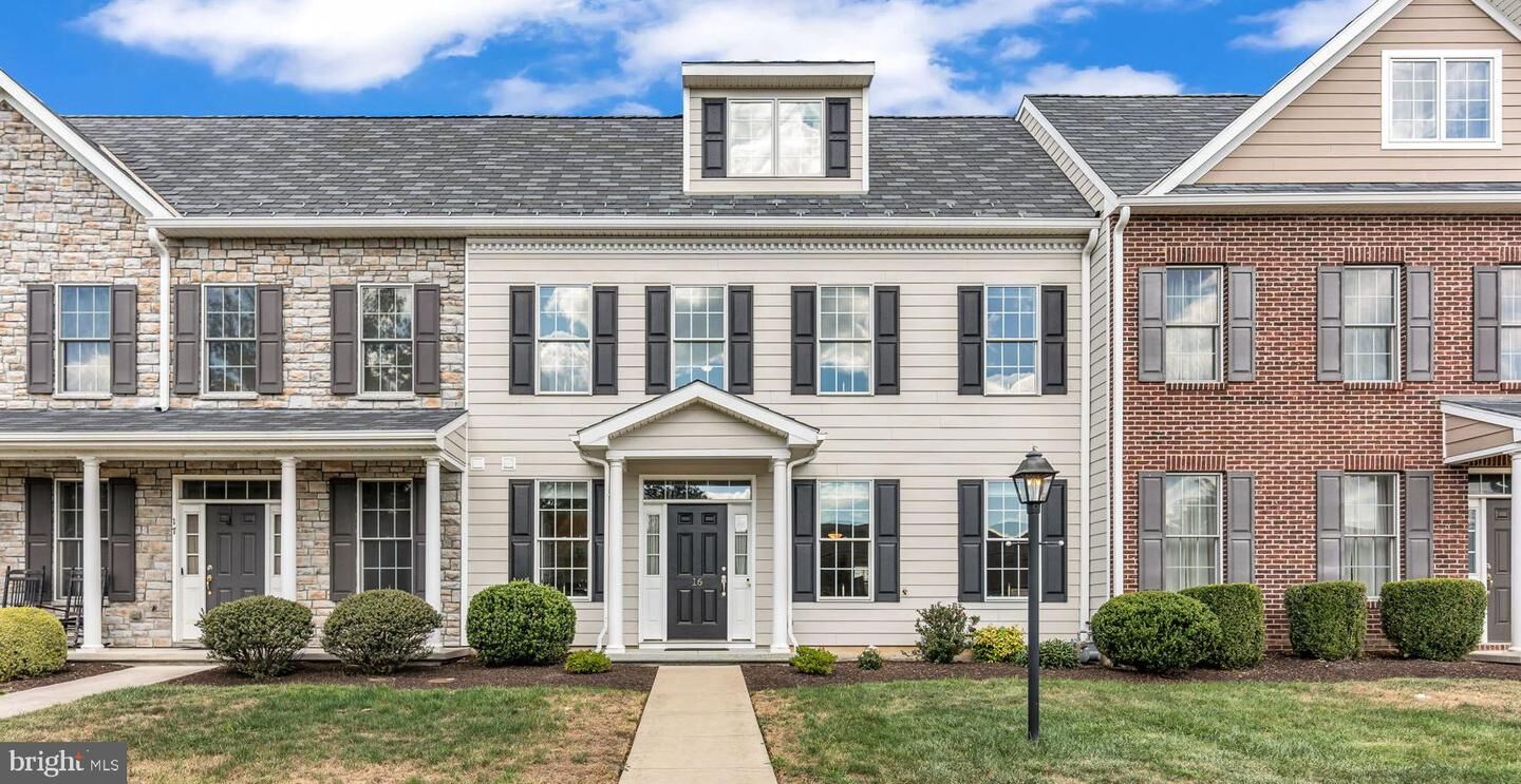 Property Photo:  16 Jamestown Square  PA 17050 