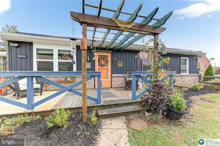 Property Photo: 1305 Carsonia Avenue PA 19606