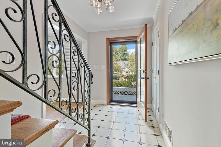 Property Photo:  500 Crown View Drive  VA 22314 