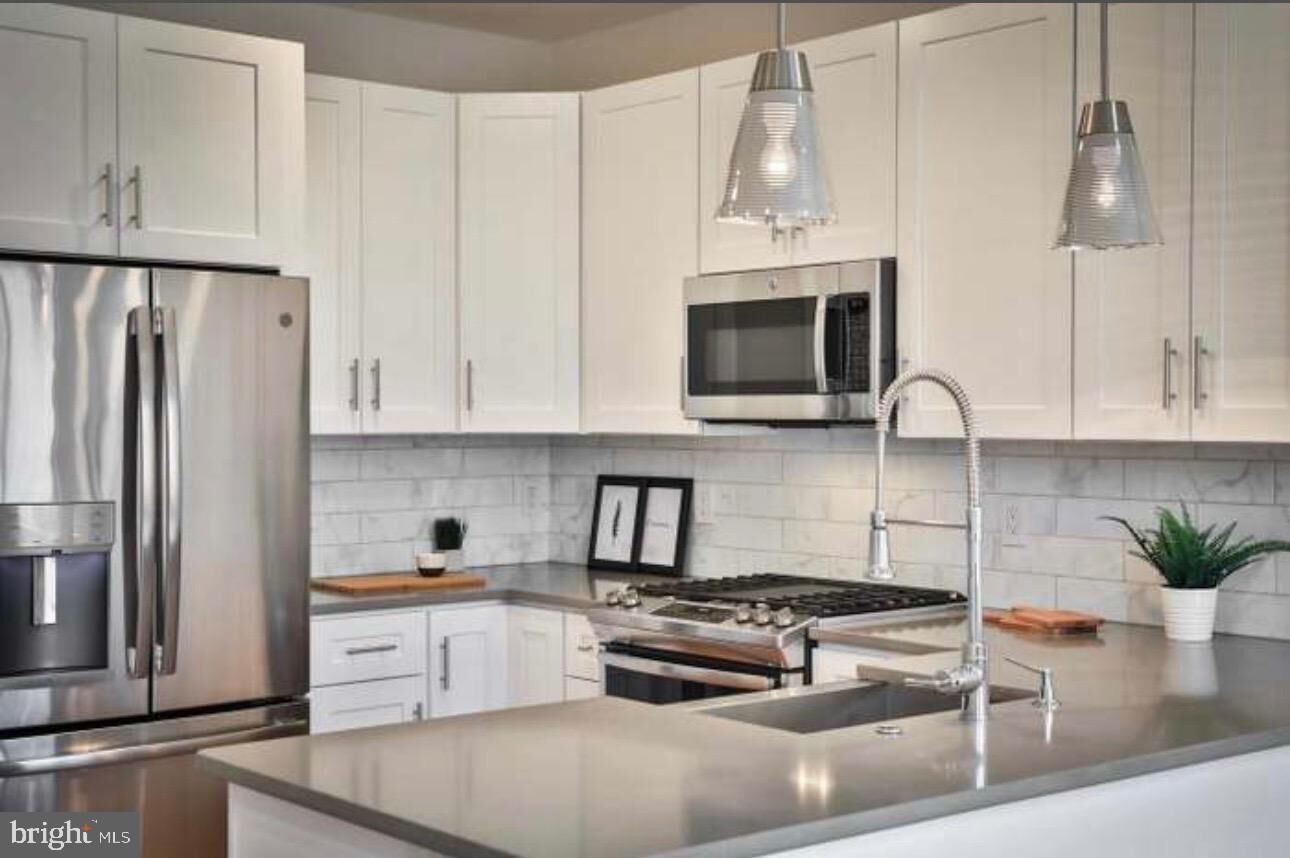 Property Photo:  2452 Federal Street 2  PA 19146 