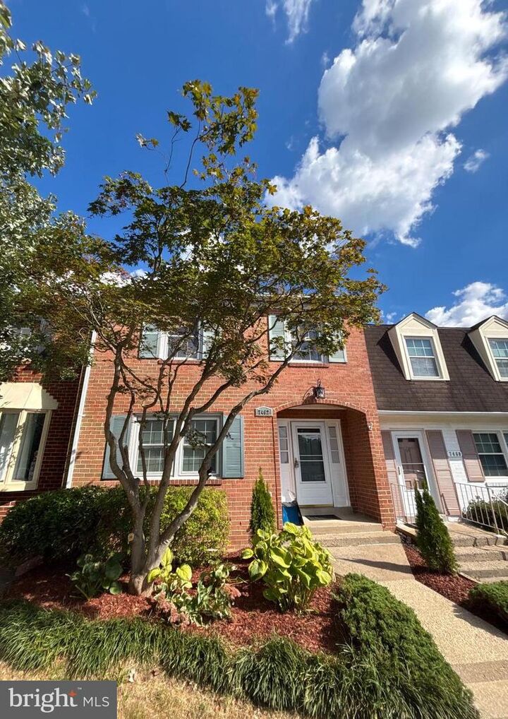 Property Photo: 7462 Covent Wood Court VA 22003