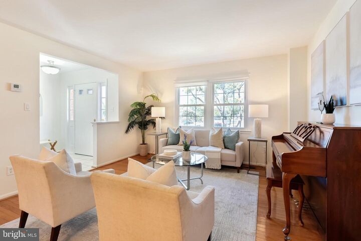Property Photo: 7462 Covent Wood Court VA 22003