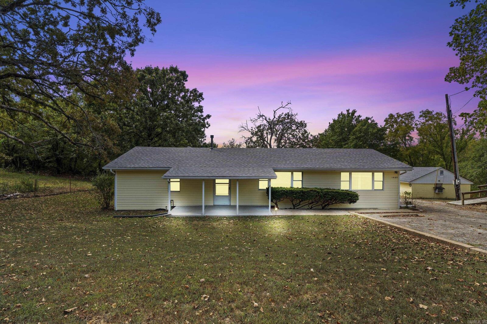Property Photo: 1405 Buzzard Roost Road AR 72653