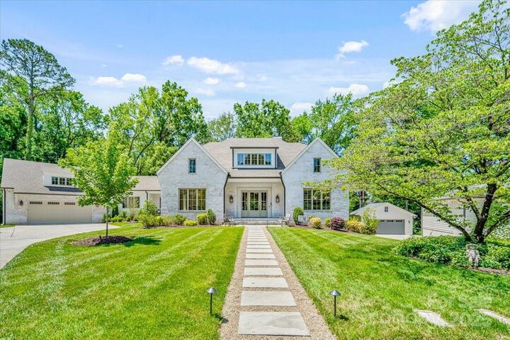 Property Photo:  2421 Knollwood Road  NC 28211 
