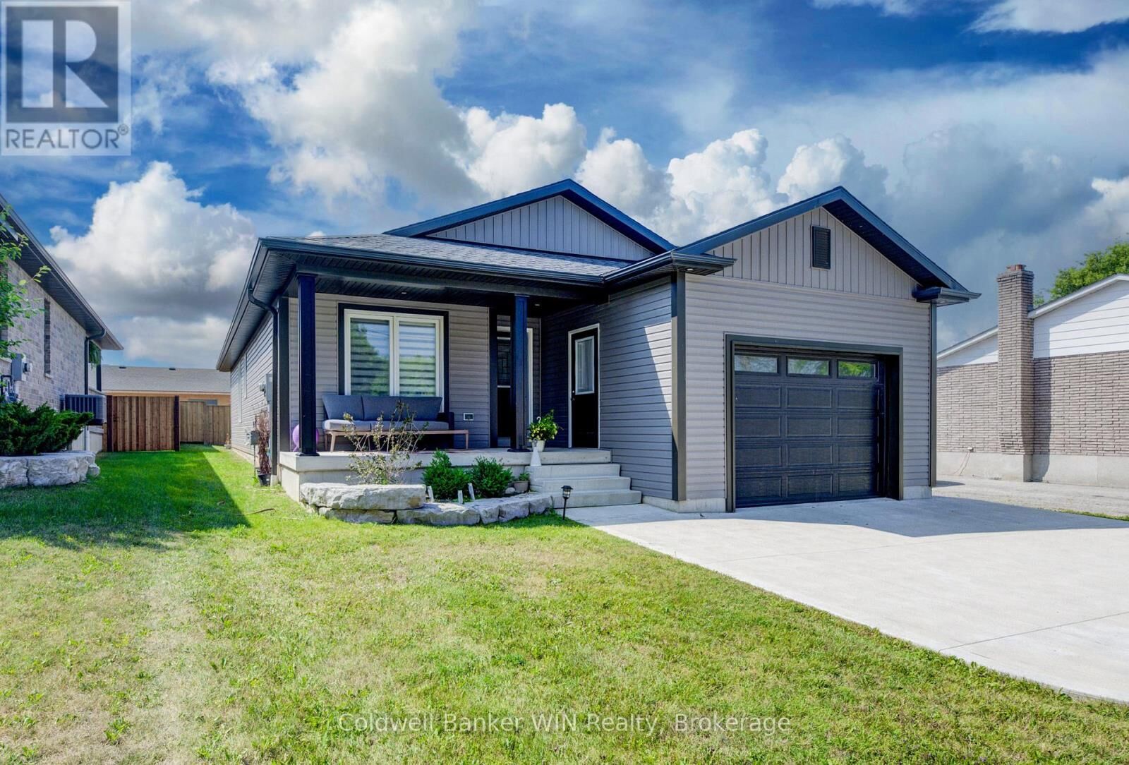 Property Photo:  780 Waterloo Street  ON N0G 2L3 
