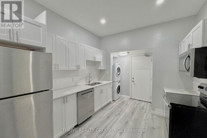 Property Photo:  268 Talbot Street 12  ON N5P 1B4 
