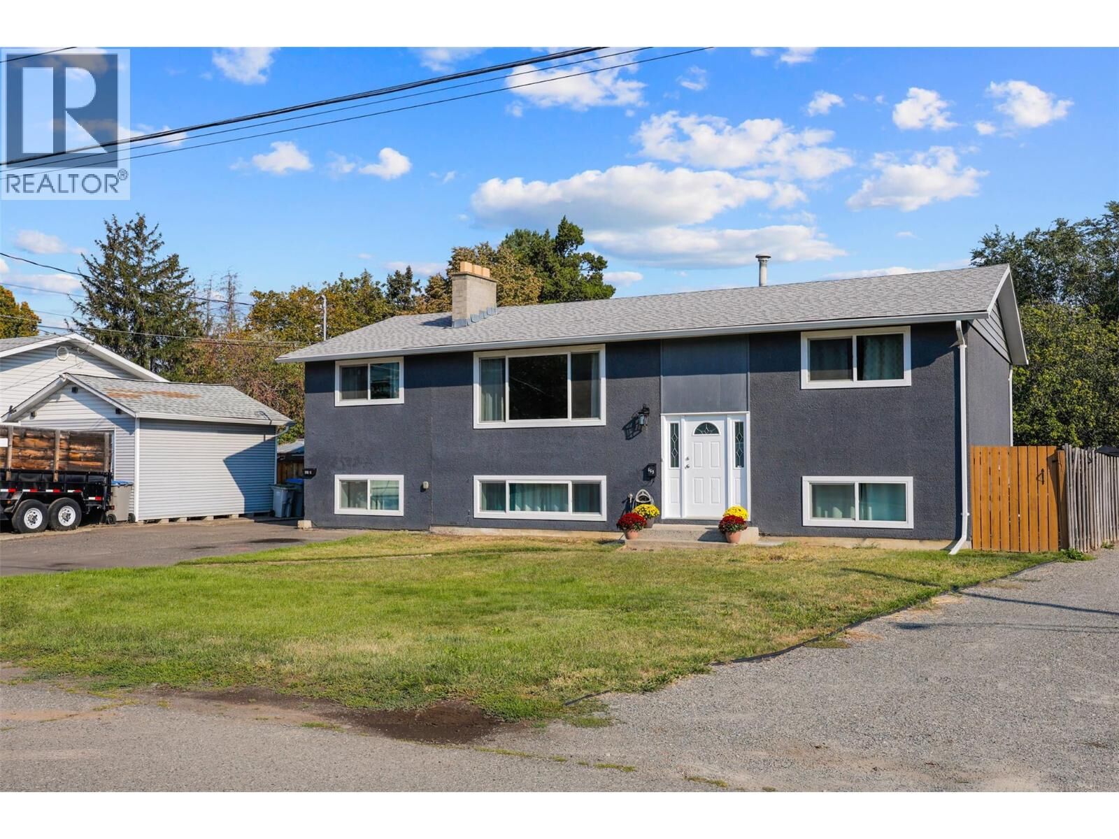 Photo de la propriété: 669 Valdes Drive BC V2B 5J1