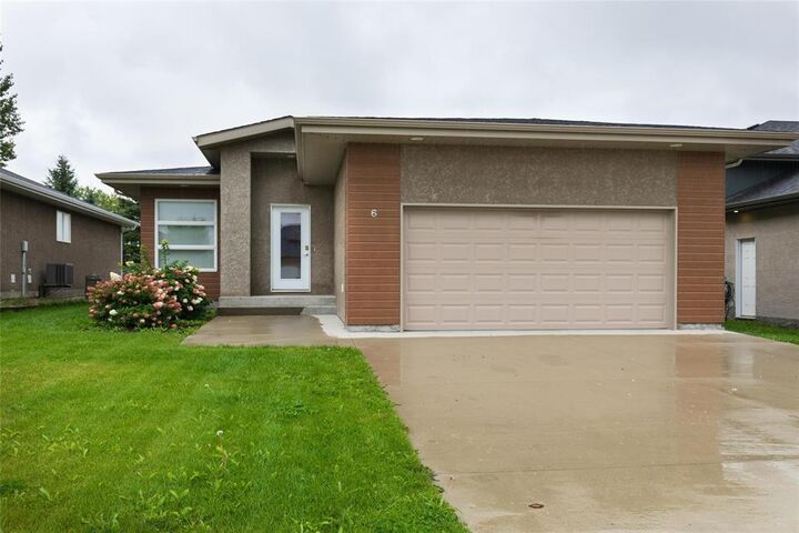 6 Oriole Avenue  Steinbach MB R5G 0Y4 photo