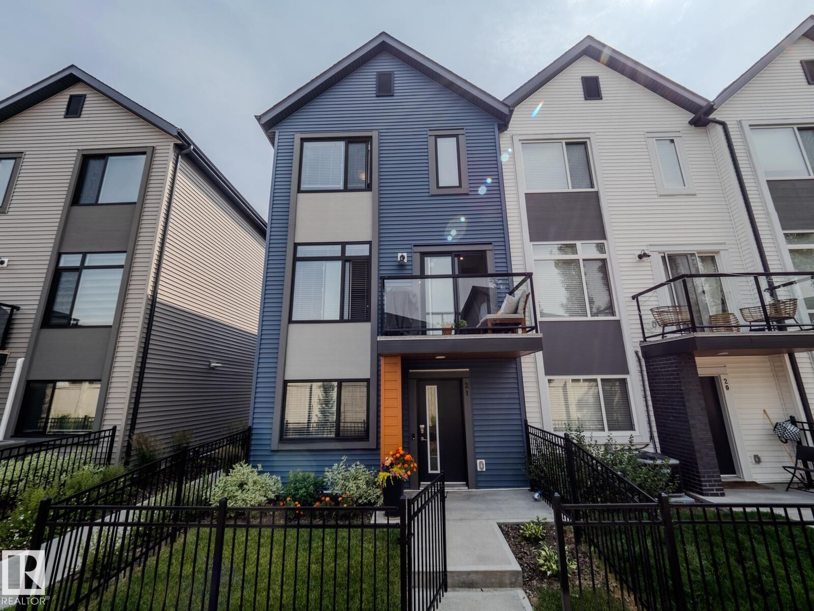 Property Photo: 1010 Rabbit Hill Road SW 21 AB T6W 4G7