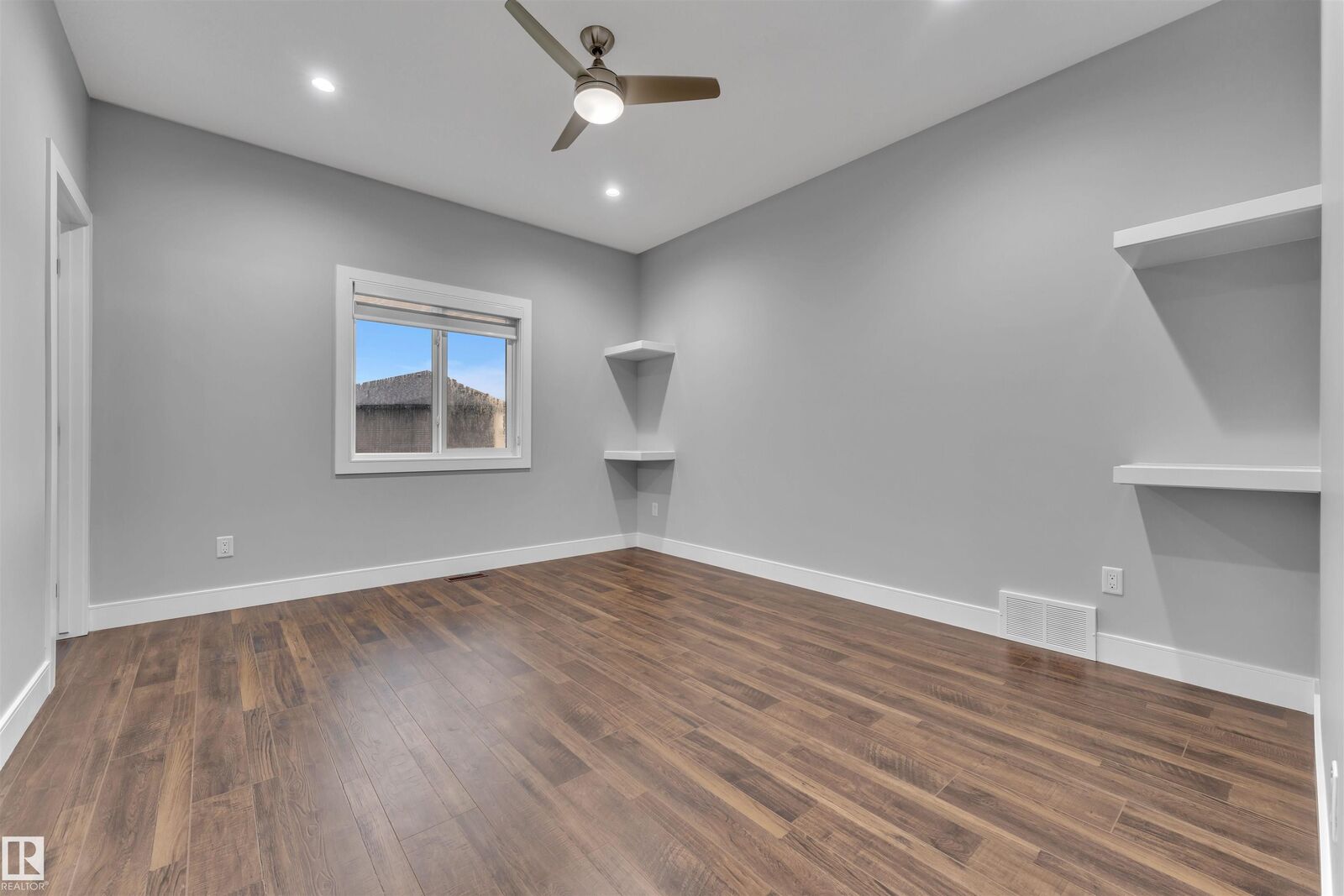 Property Photo:  4408 39 Street  AB T4X 2B7 