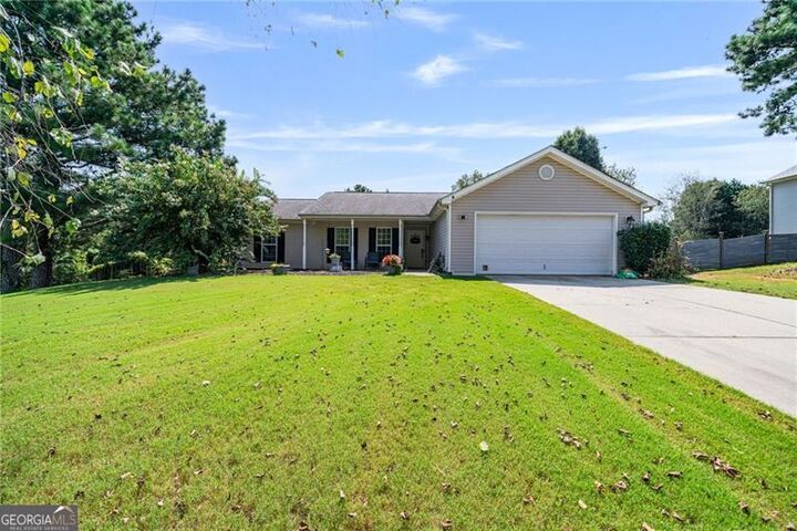 Property Photo: 443 Robins Way GA 30011