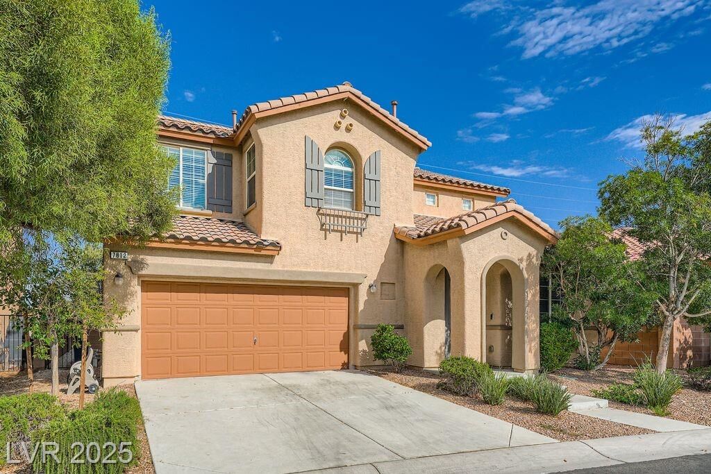 Property Photo:  