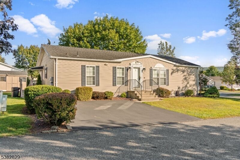 Property Photo:  2 Edelweiss Way  NJ 07823 