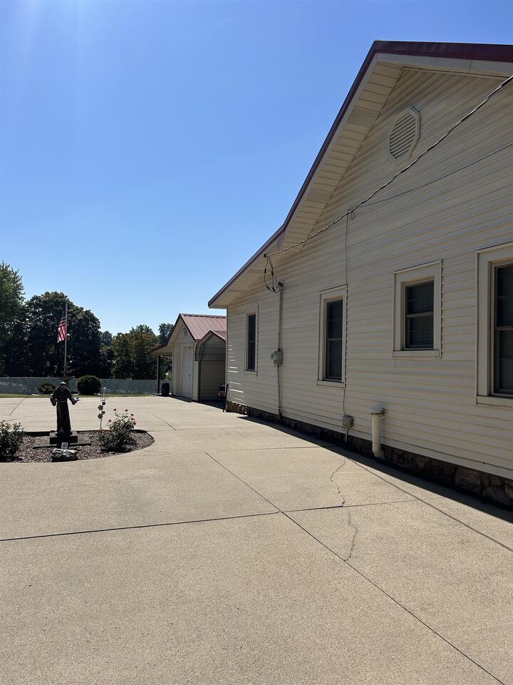 Property Photo:  405 N Townsend St  KY 42437 