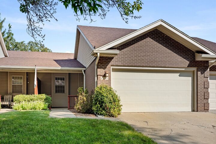 6111 Terrace Drive  Johnston IA 50131 photo