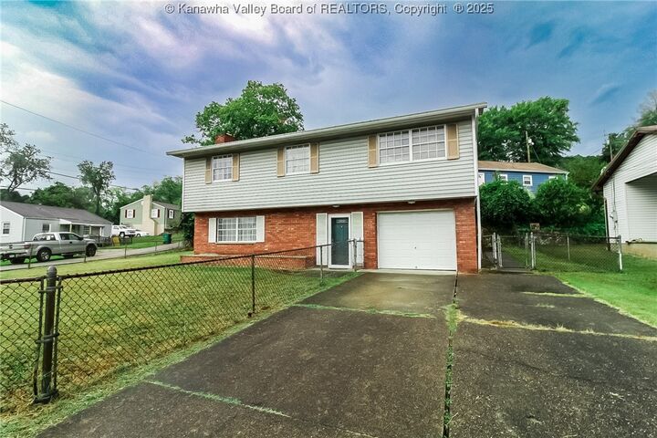1 Fairland Circle  Nitro WV 25143 photo