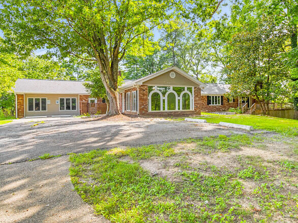 Property Photo: 853 E 4th Street KY 40741