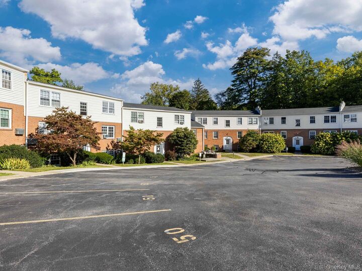Property Photo:  12 Huguenot Street 4  NY 12561 