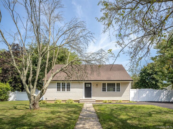 7 Highview Lane  Ridge NY 11961 photo