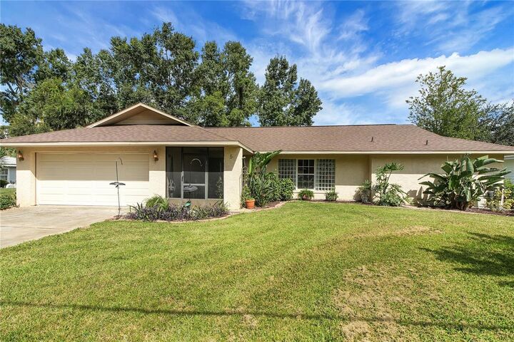 Property Photo: 5 Magnolia Lane FL 34797