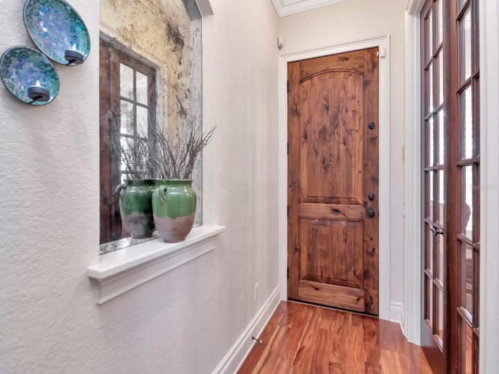 Property Photo: 2807 W Sitios Street FL 33629