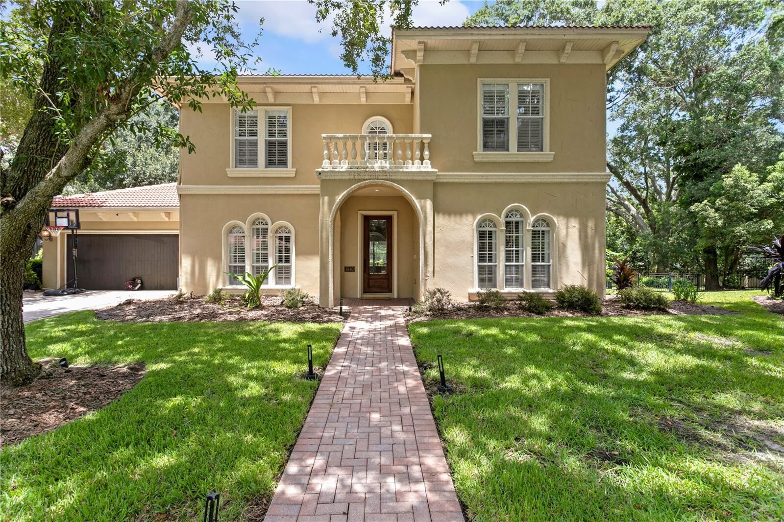Property Photo: 1940 Floresta View Drive FL 33618