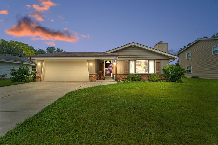 1215 River Park Cir  Mukwonago WI 53149 photo