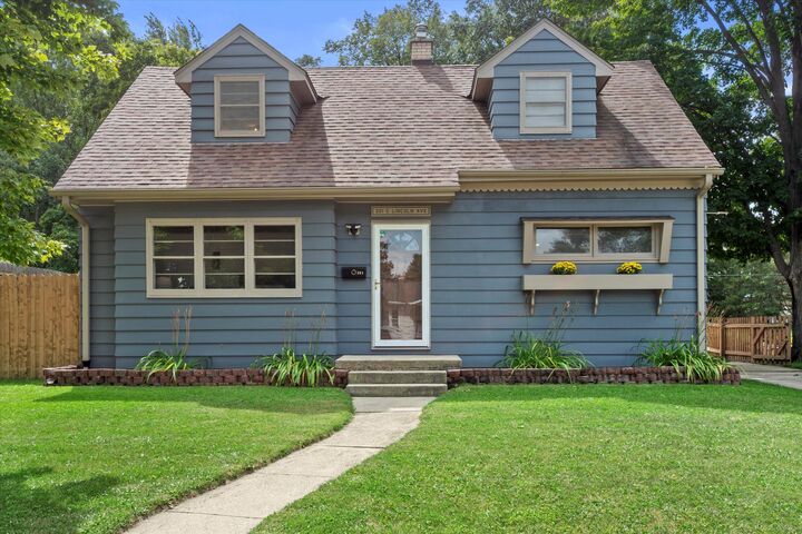 301 E Lincoln Ave  Hartford WI 53027 photo