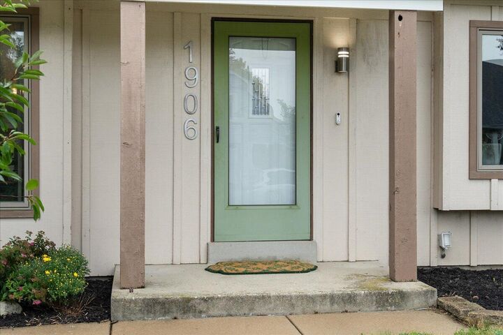 Property Photo: 1906 Marliz Dr WI 53189