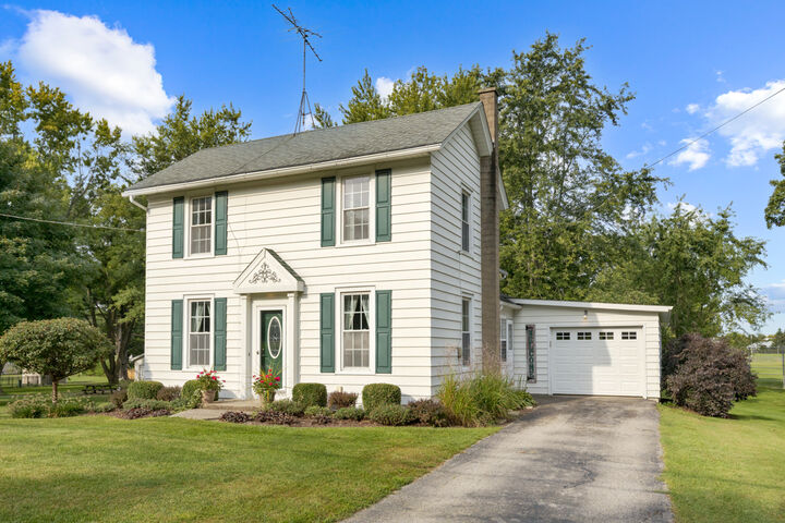 704 S State Street  Hampshire IL 60140 photo