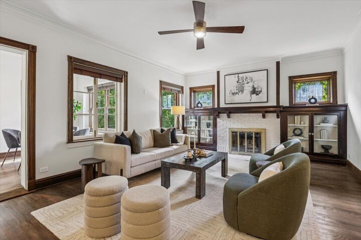 Property Photo:  4616 N Magnolia Avenue 1  IL 60640 
