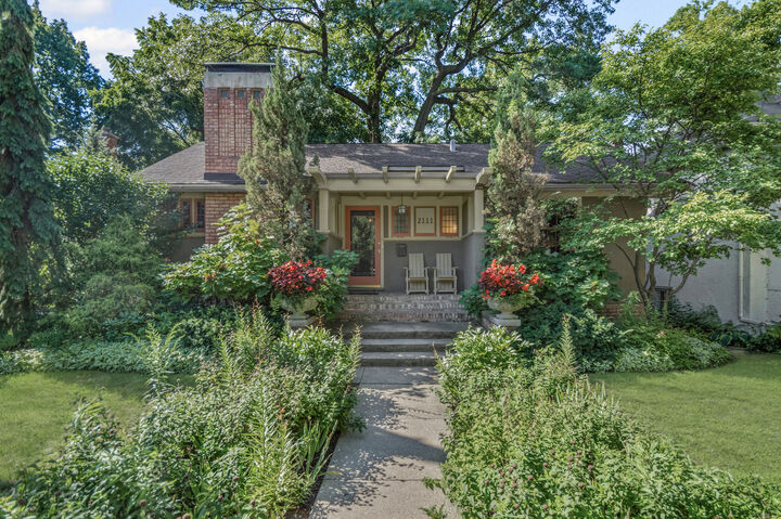 2111 W Greenleaf Avenue  Chicago IL 60645 photo