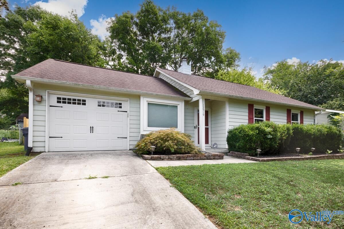 Property Photo:  13919 Hurstland Drive  AL 35803 