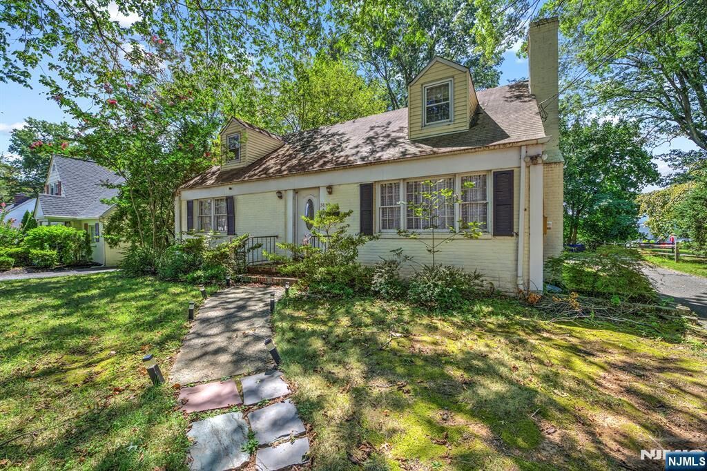 Property Photo:  341 W End Avenue  NJ 07063 