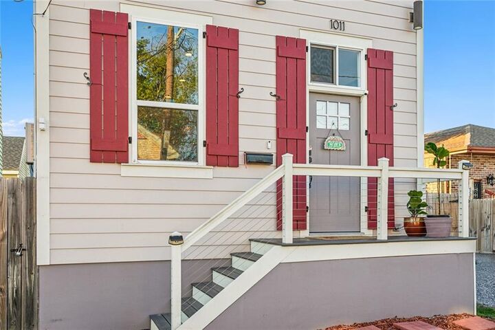 Property Photo:  1011 N Derbigny Street  LA 70116 