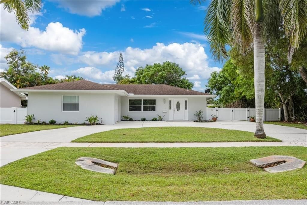 Property Photo: 2590 Poinciana St FL 34105