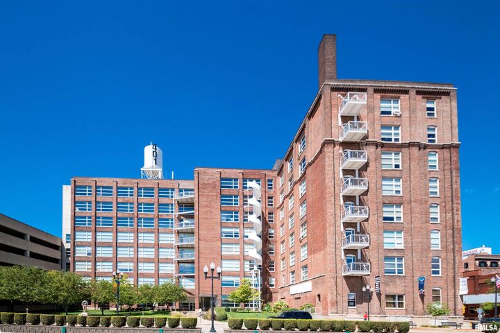 Property Photo: 401 SW Water Street 206 IL 61602