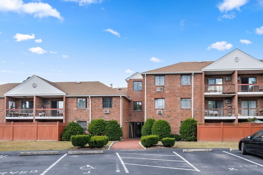 Property Photo: 655 Saw Mill Brook Pkwy 11 MA 02459