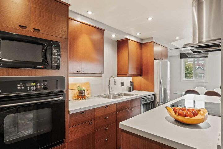 Property Photo: 927 19 Avenue SW 3 AB T2T 0H8