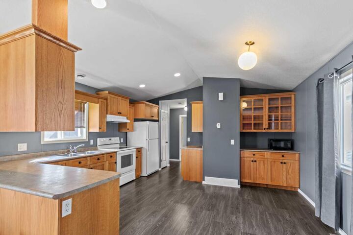 Property Photo: 10615 88 Street 122 AB T8X 1P5