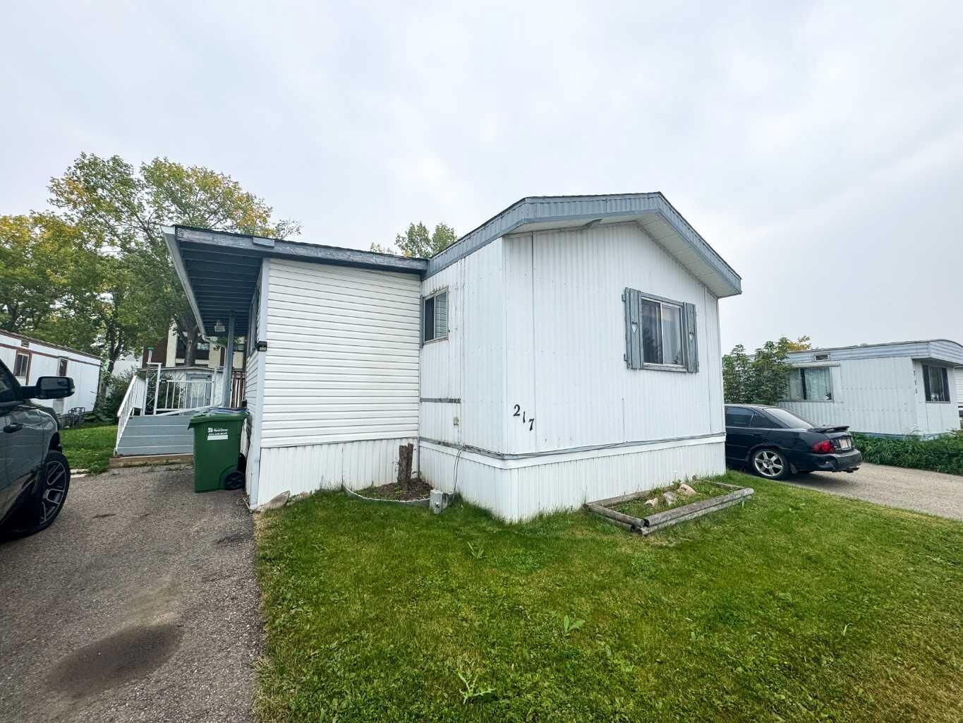 Property Photo: 5029 34 Street 217 AB T4N 0P4