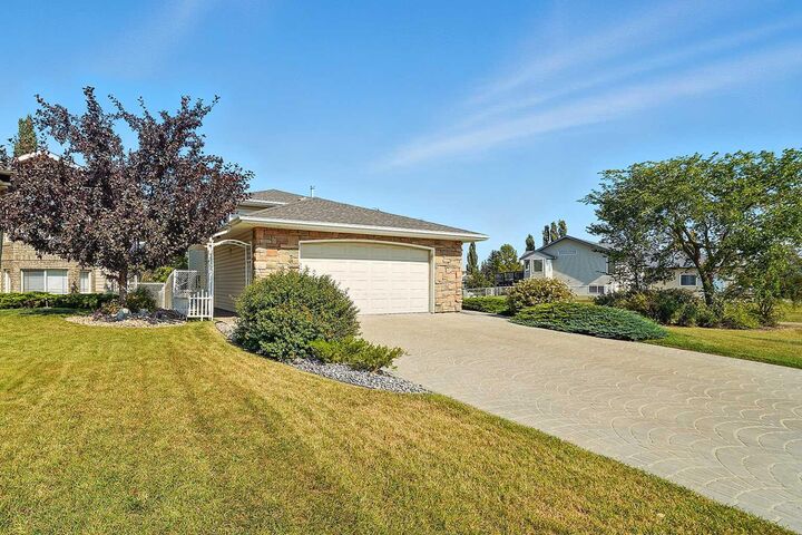 Photo de la propriété: 300 Lampard Crescent AB T4R 2W8