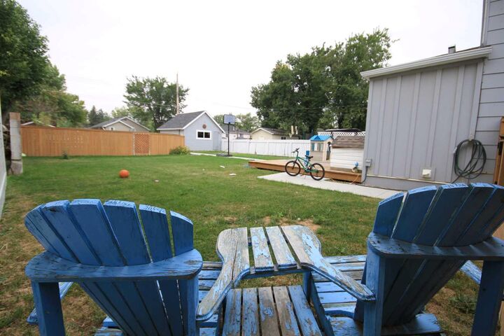 Property Photo: 4930 52 Avenue AB T1G 1H6