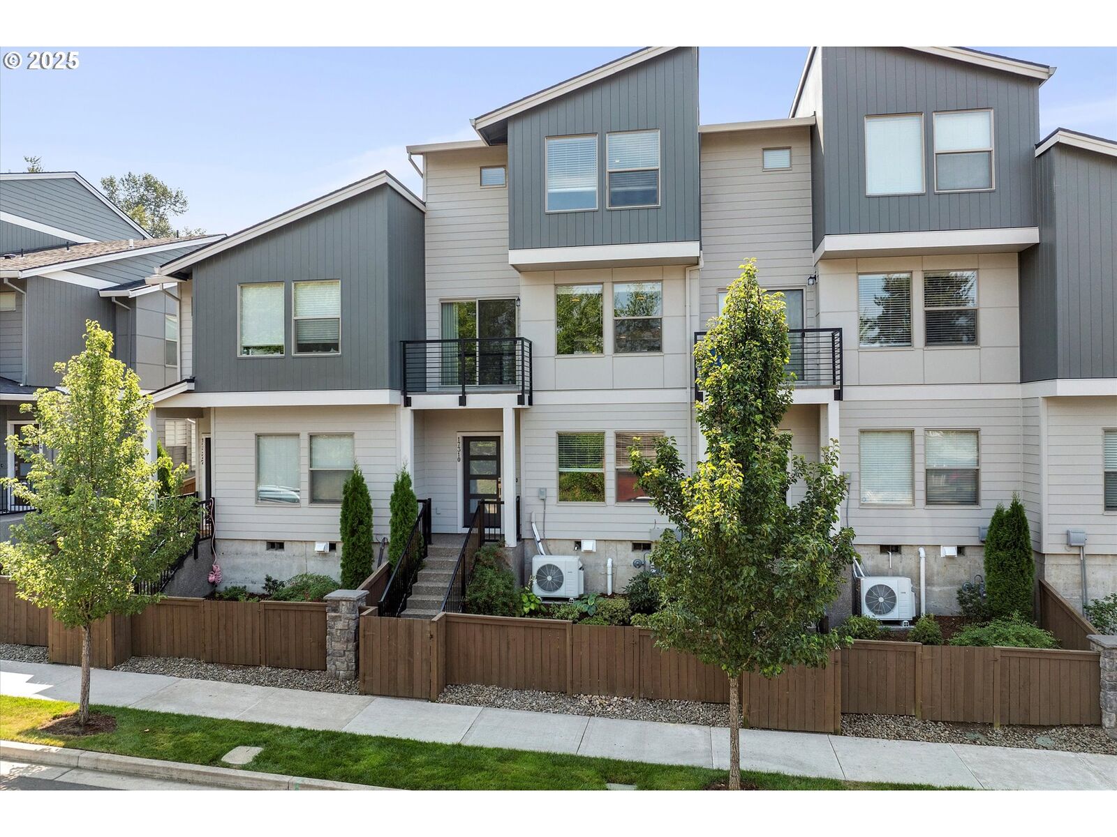 Property Photo: 17310 SE Crossroads Ave OR 97086