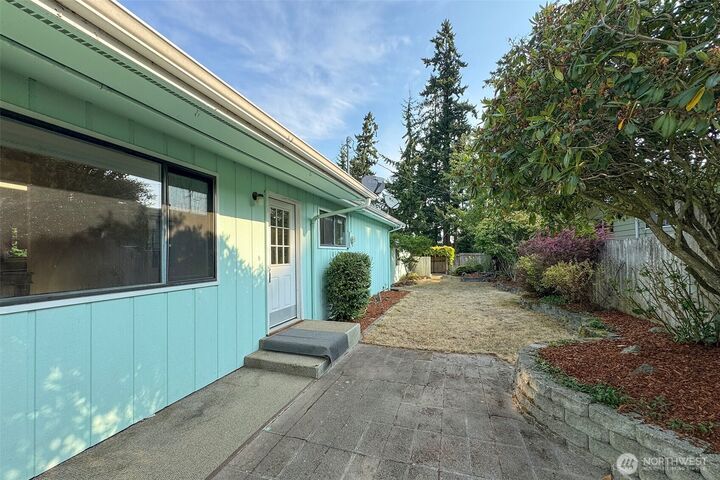 Property Photo:  1405 W 10th Street  WA 98363 