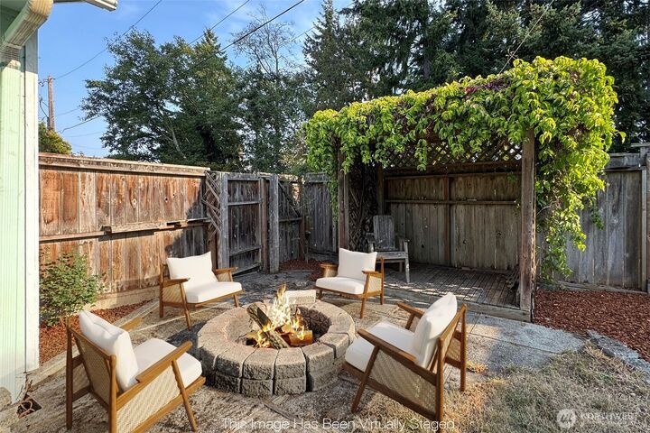 Property Photo:  1405 W 10th Street  WA 98363 