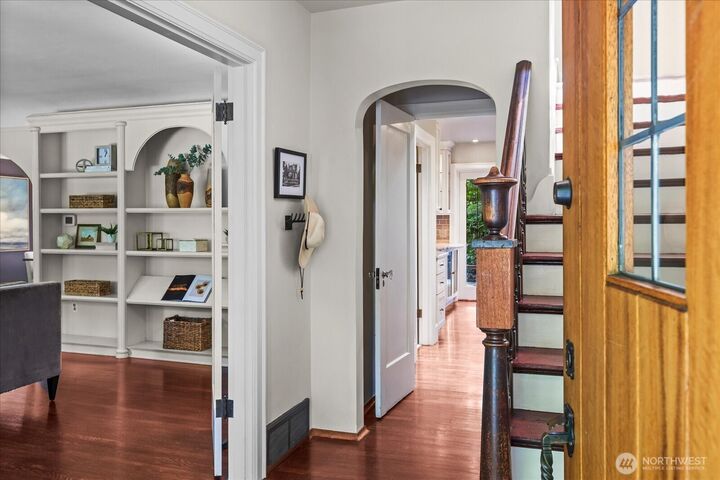 Property Photo:  2051  Interlaken Place E  WA 98112 