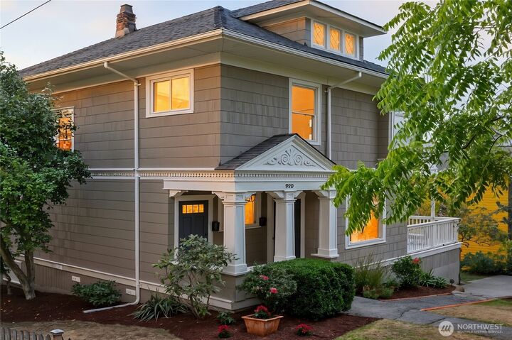 920  4th Avenue N  Seattle WA 98109 photo